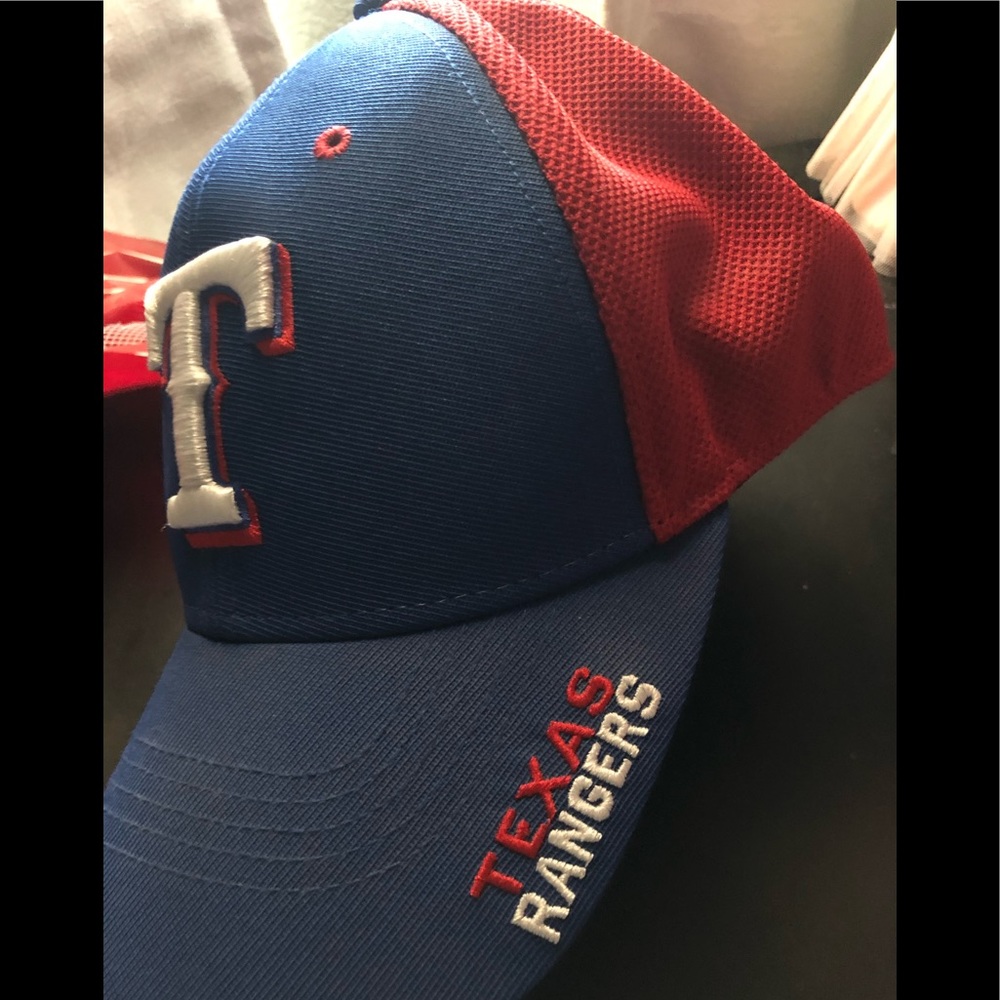 Texas Rangers baseball hat 🧢